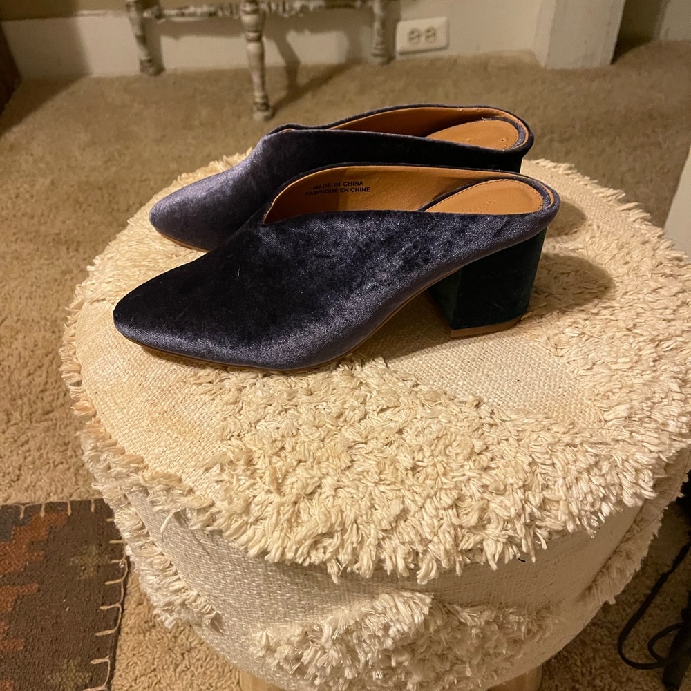 Size 9 urban outfitter slide mules